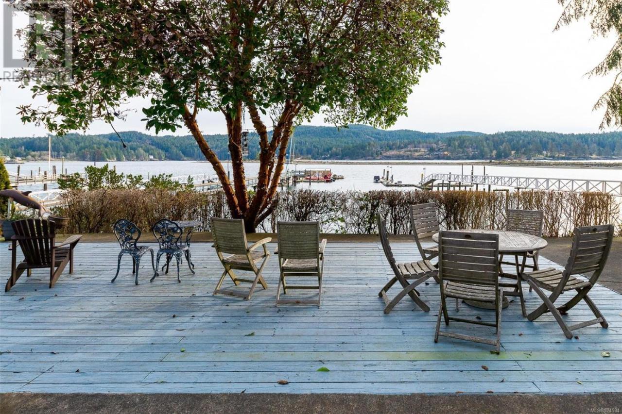 Salty Towers Ocean Front Guest house 4*
