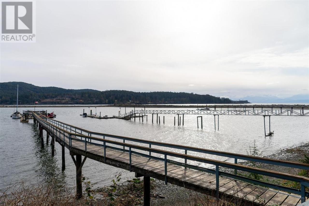 Salty Towers Ocean Front Sooke