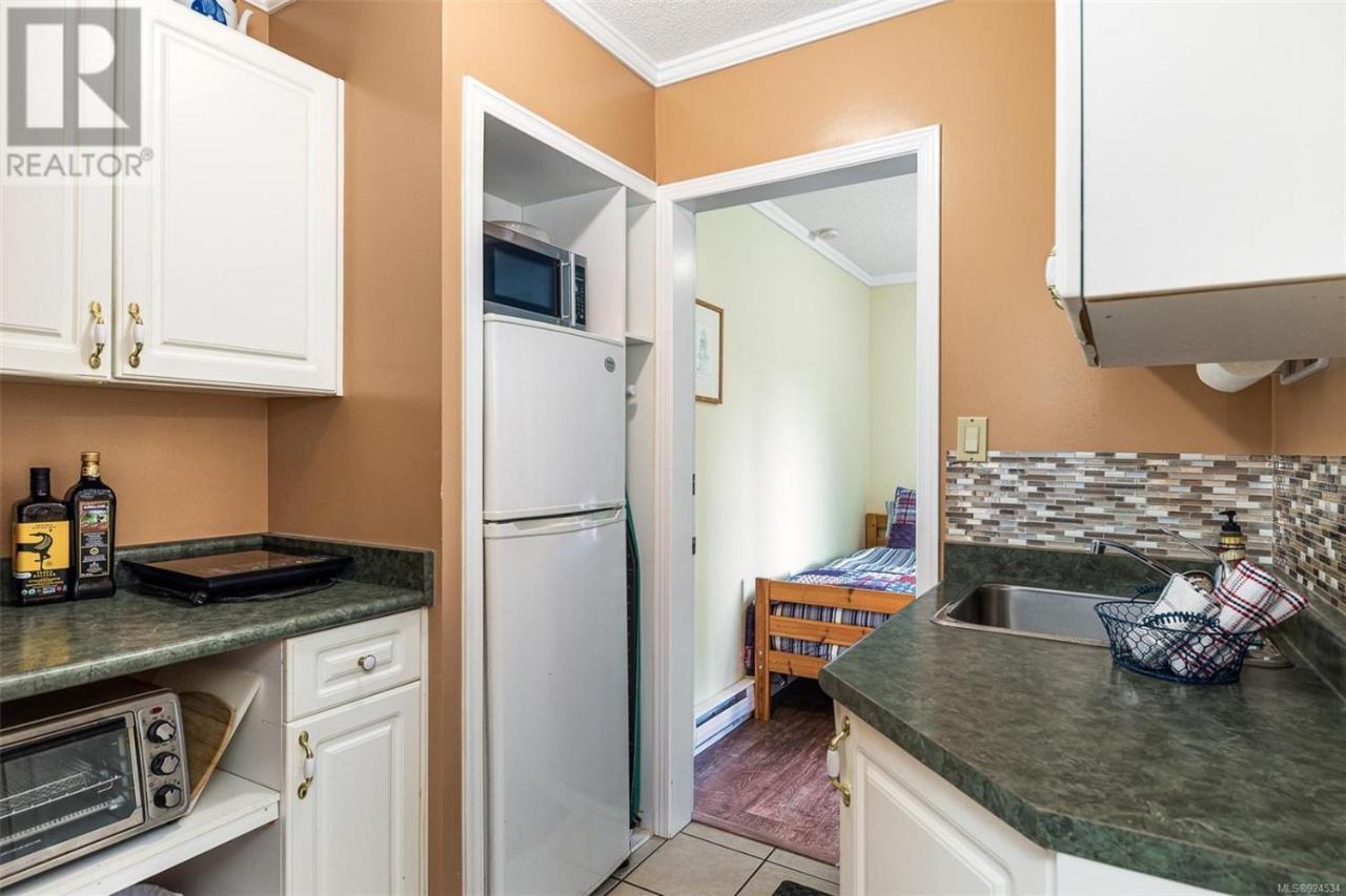 Salty Towers Ocean Front Guest house 4*