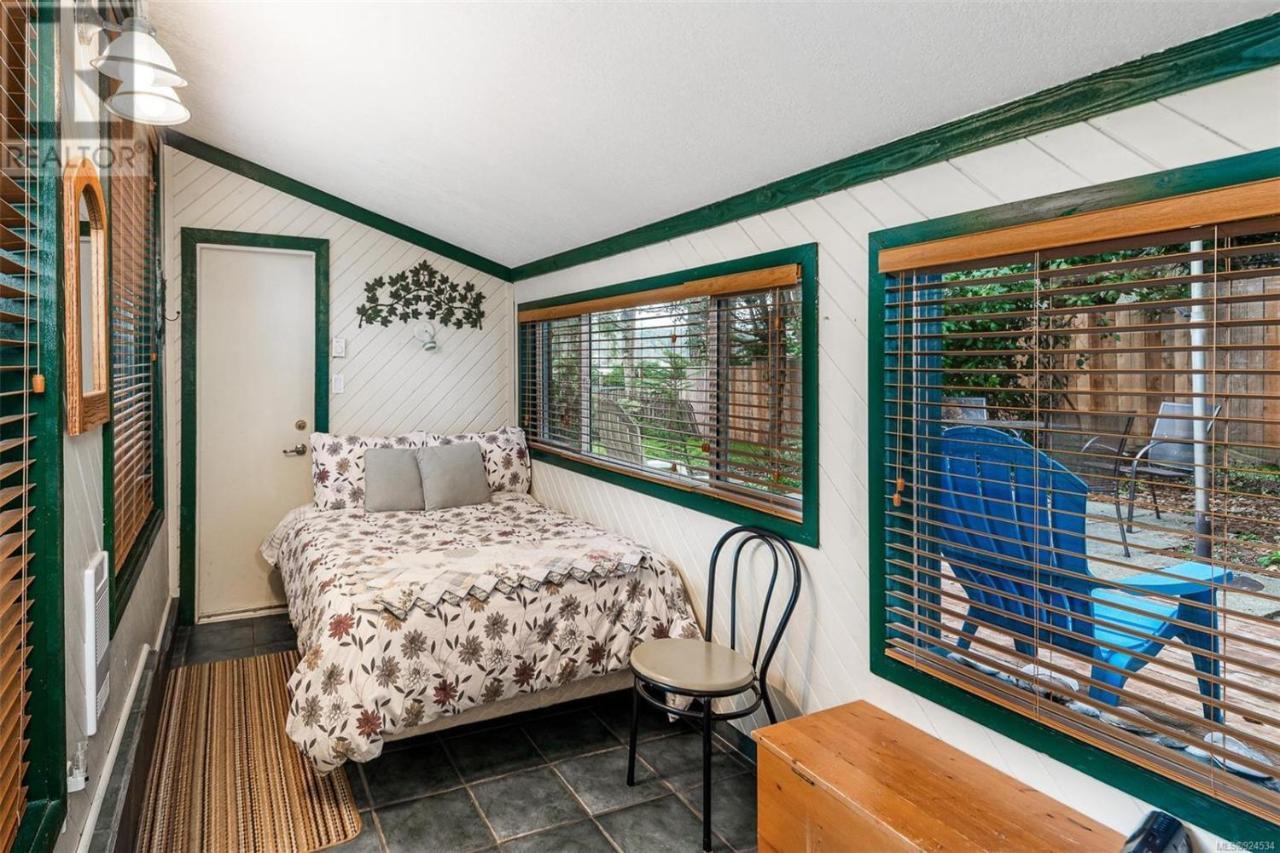 Salty Towers Ocean Front Guest house 4*