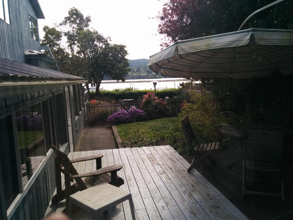 Salty Towers Ocean Front 4* Sooke